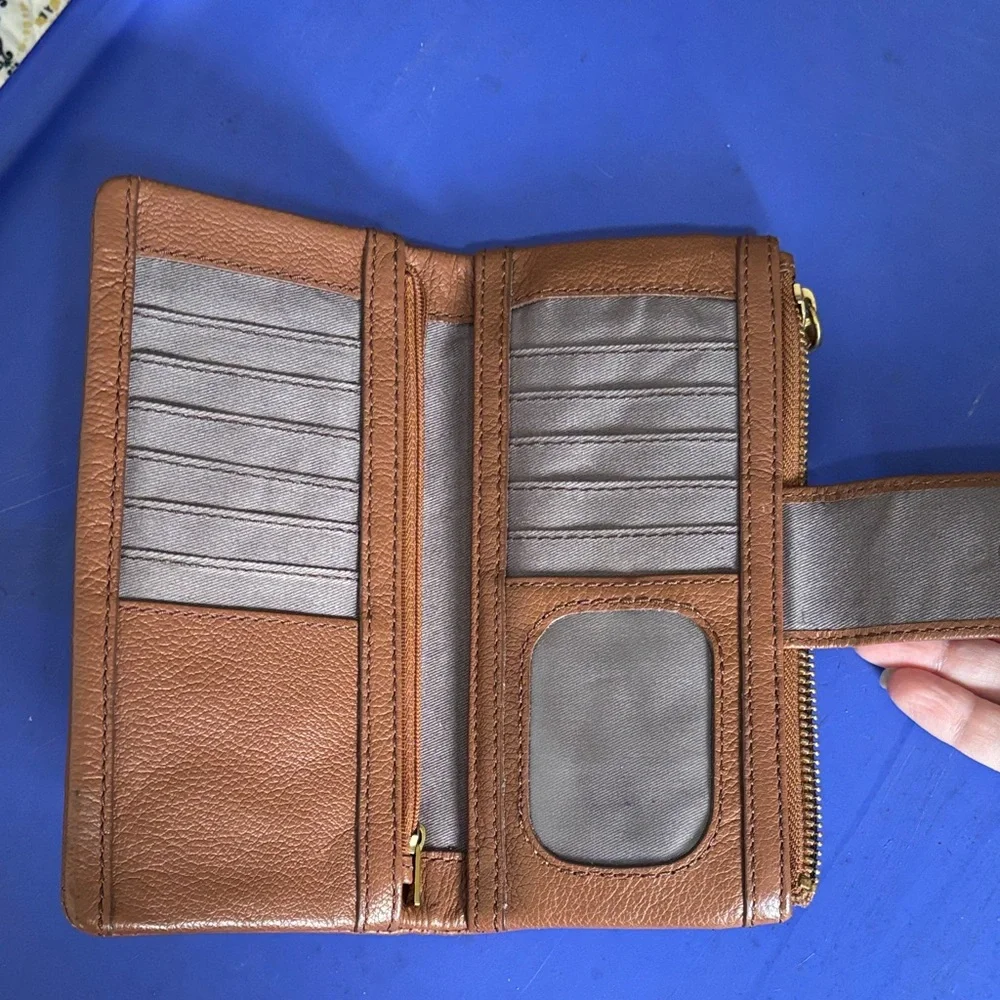 Fossil Brown Leather Zip Wallet